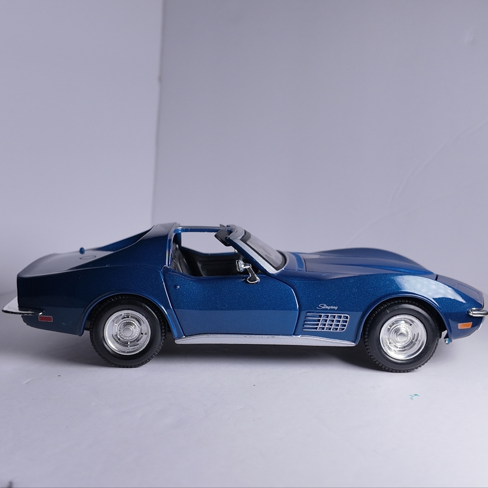 1970 Corvette Stingray 1:24 Diecast Maisto Blue Car Mint Condition